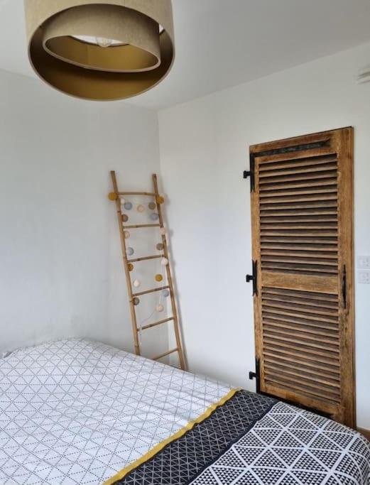 Ferienwohnung Superbe T3 Cosy, Parking Gratuit + Balcon Riom Exterior foto